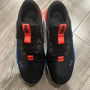 Men’s Puma soft foam shoes. Size 8.5